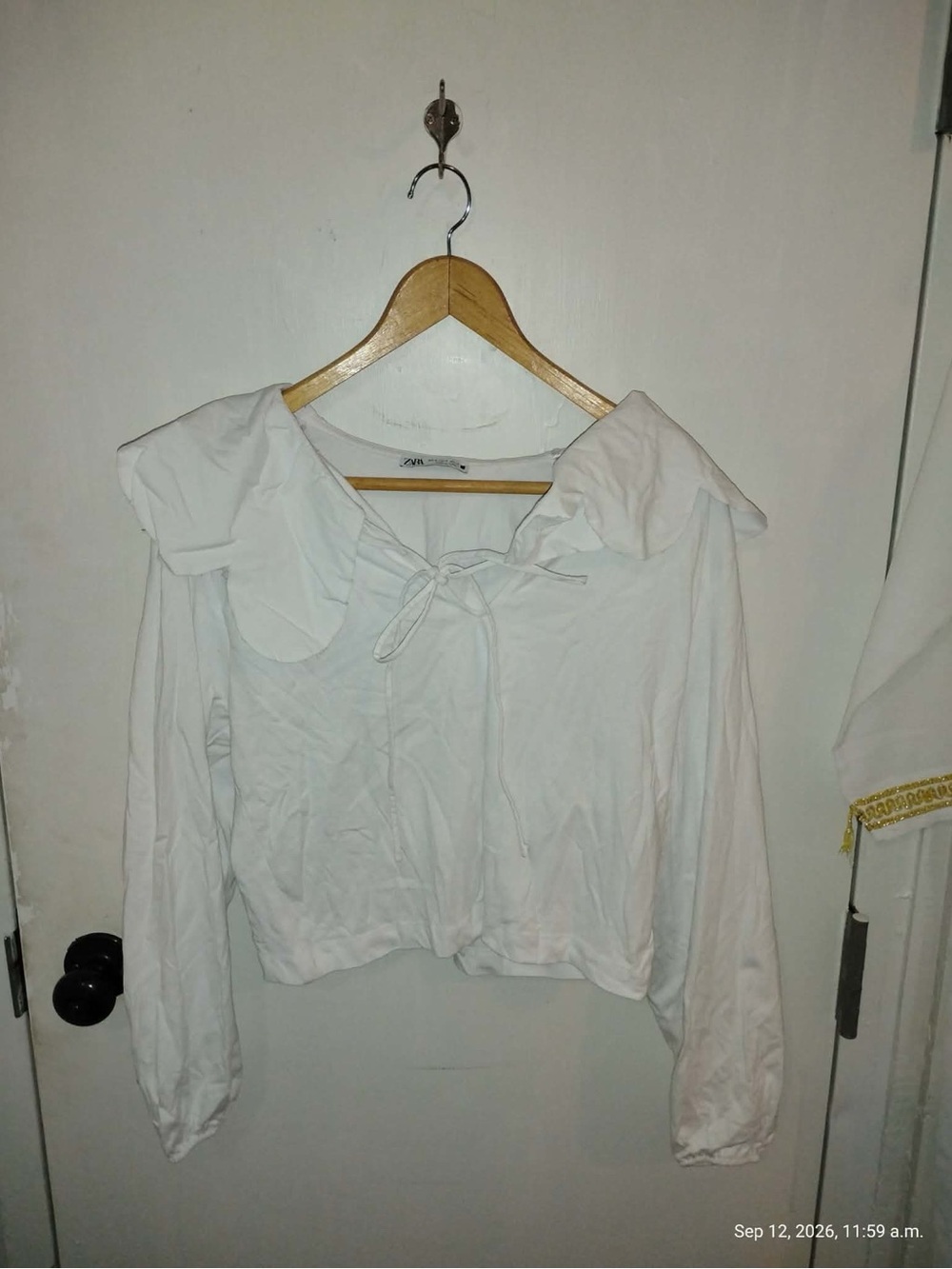 Zara White Long-Sleeve Tie-Neck Blouse with Ruffled Collar